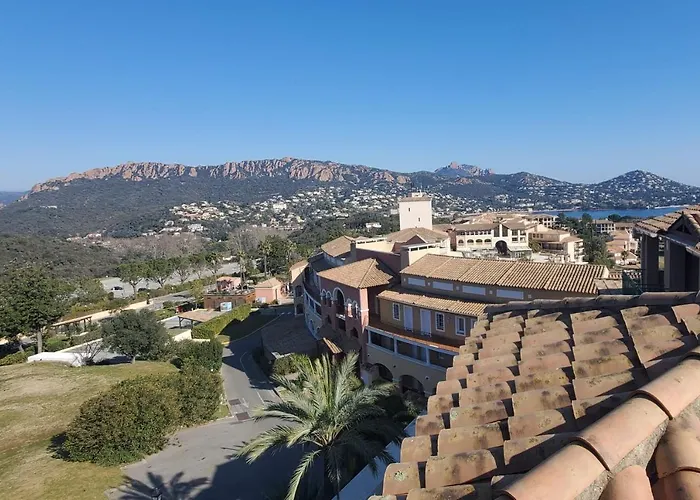 Comfortable Nest With Pool And Sea View アパート Saint-Raphaël