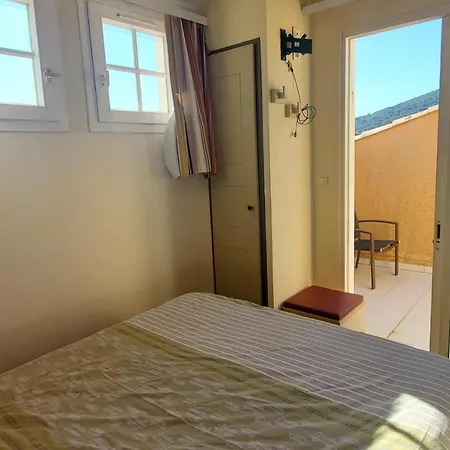 Comfortable Nest With Pool And Sea View Apartment Saint-Raphael (Var)